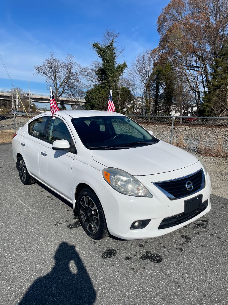 2014 Nissan Versa Sedan SL's photo